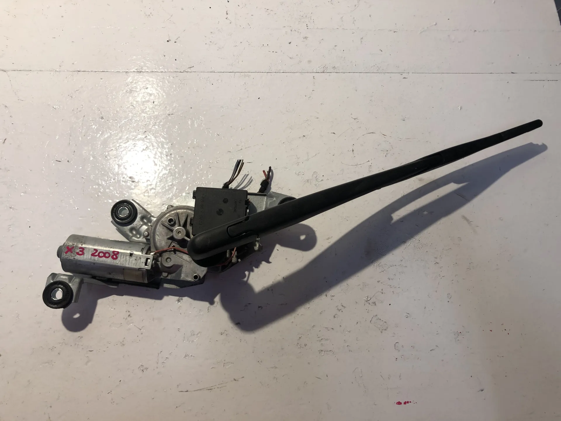MOTORINO TERGICRISTALLO POSTERIORE con codice 0390201824 / 102135 / 6917907 da BMW X3 1Â° Serie Diesel (2008)