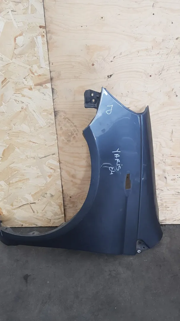 Parafango anteriore sinistro Toyota Yaris del 2004