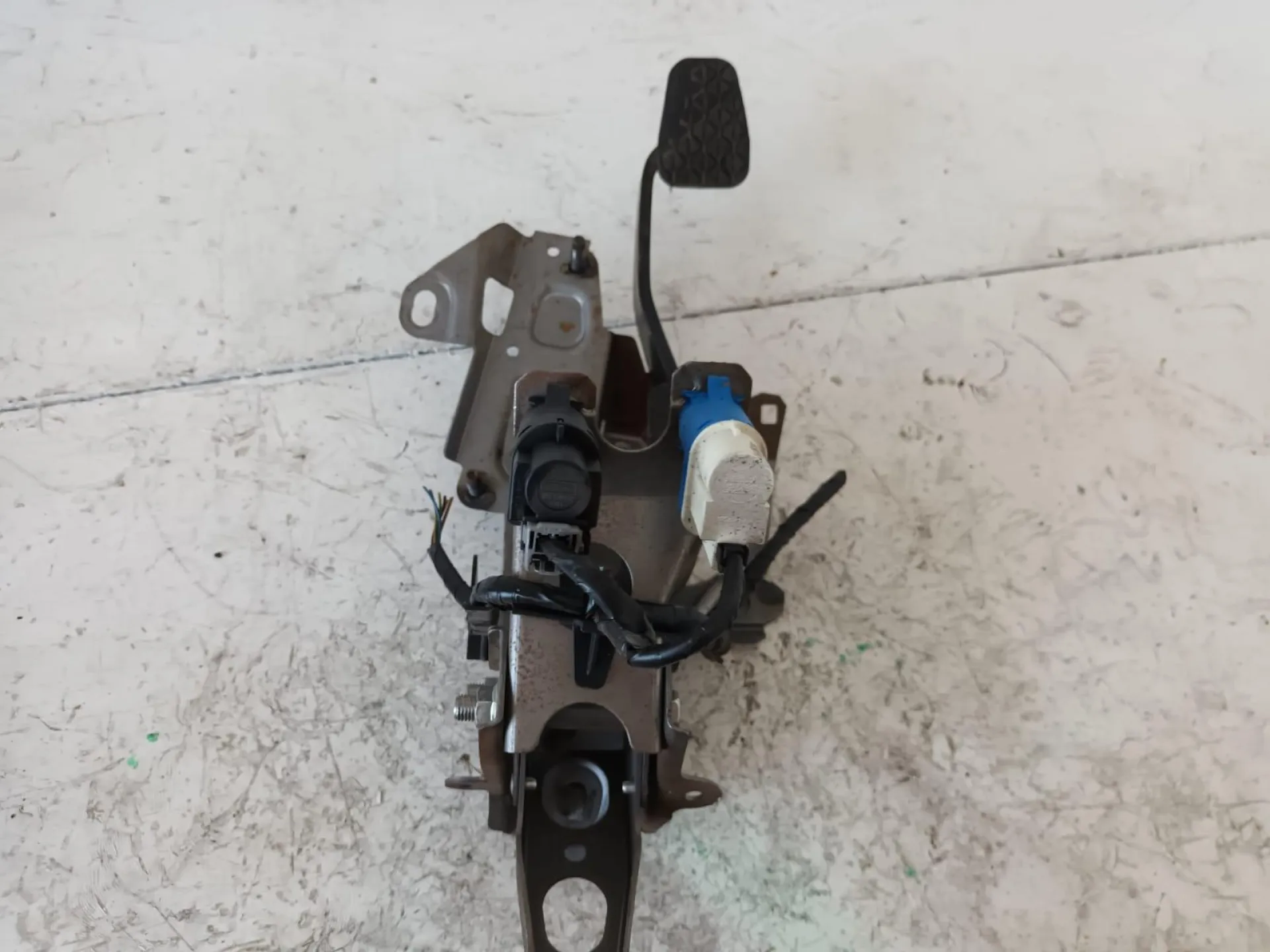 PEDALE FRIZIONE FORD Fiesta 6Â° Serie 1400 Benzina con codice motore RTJA (2012)