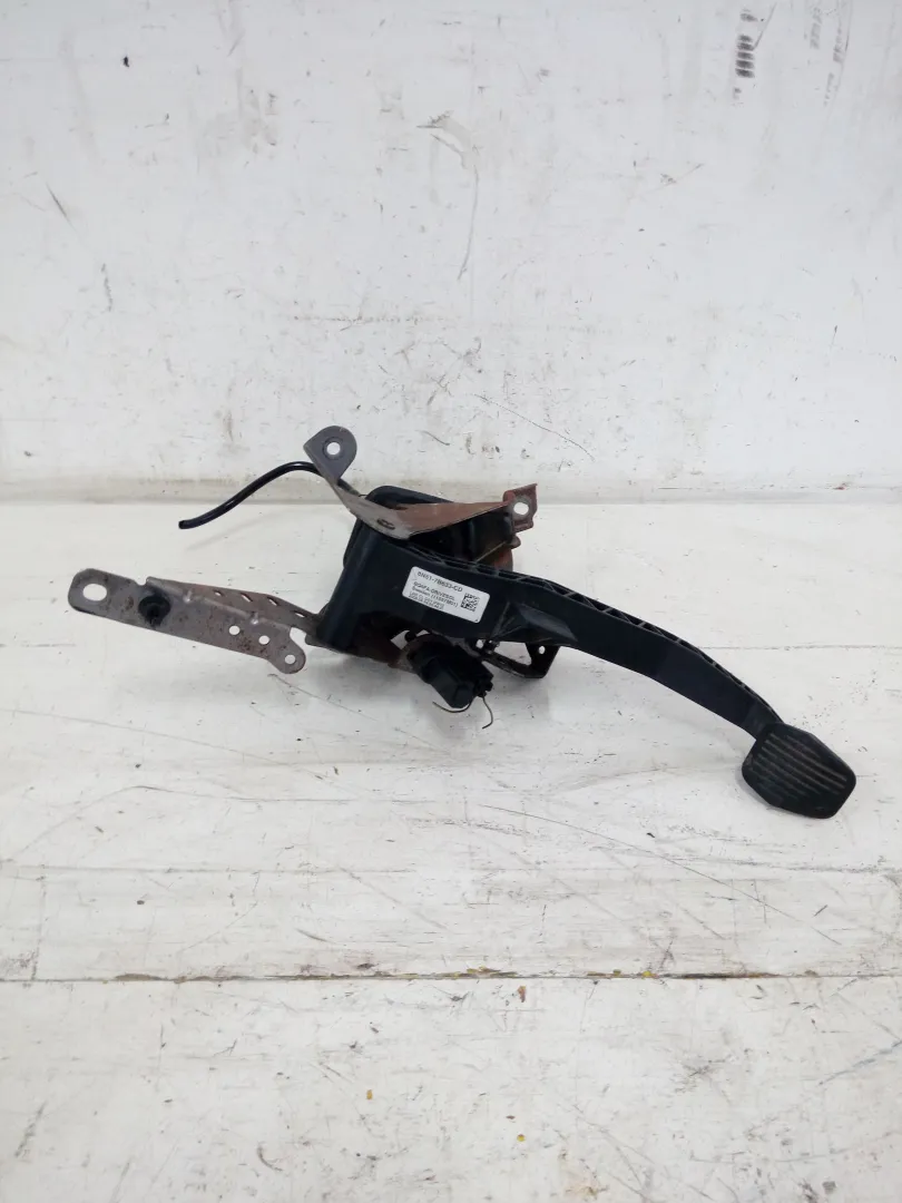 PEDALE FRIZIONE con codice 8n517b633cd da FORD Focus Berlina 3Â° Serie Diesel (2008)