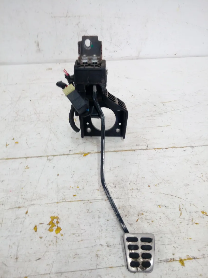 l110328001h110 PEDALE FRIZIONE KIA Cee'd 1Â° Serie 1600 Diesel (2009)