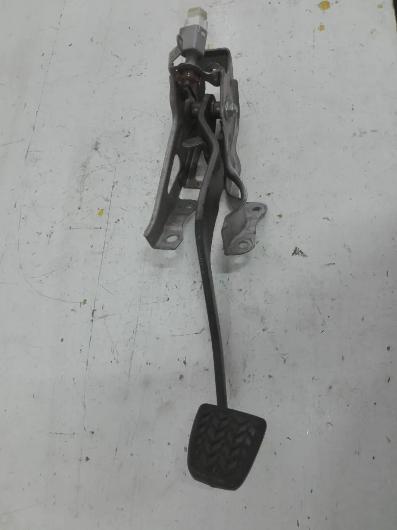 PEDALE FRIZIONE TOYOTA Yaris Serie (05>08) 1400 Diesel (2008)
