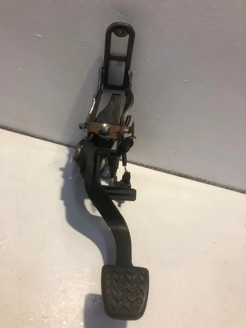 PEDALE FRIZIONE TOYOTA Yaris Serie (08>11) 1000 Benzina (2009)