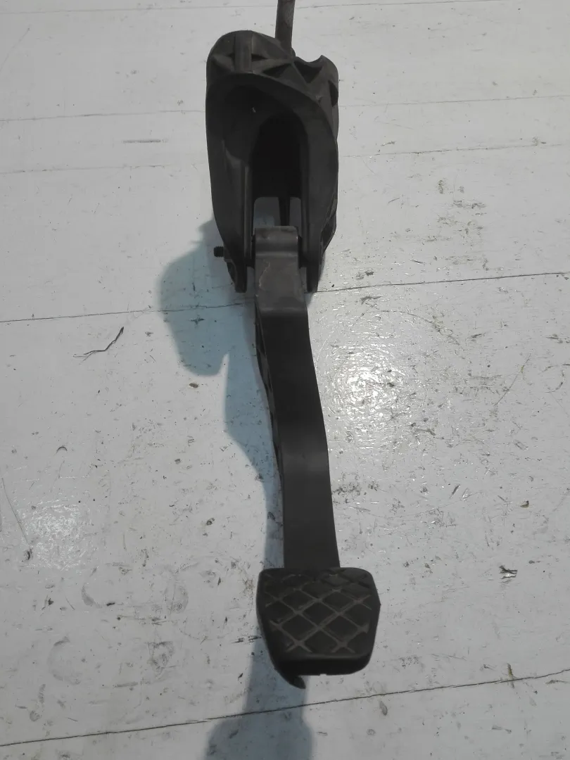 PEDALE FRIZIONE con codice 1K1721059AF / 3200141291 da VOLKSWAGEN Golf 5 Berlina (03>08) 2000 Diesel (2007)