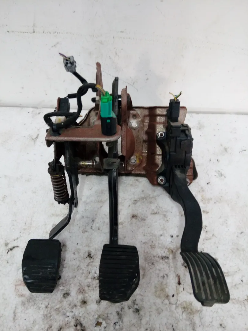 PEDALIERA COMPLETA FRENO + FRIZIONE + ACCELERATORE PEUGEOT 207 2Â° Serie 1400 Diesel (2011)