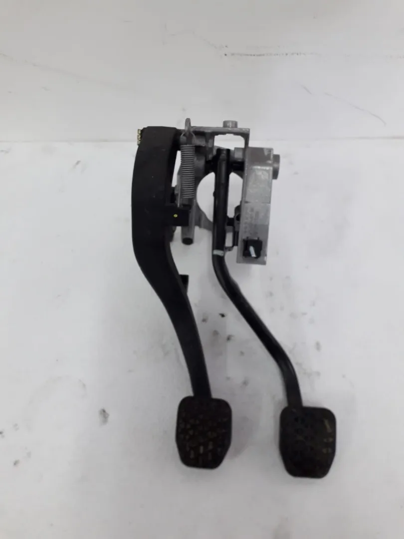 PEDALIERA FRENO + FRIZIONE con codice 67871110slo da BMW Serie 1 Serie (E87) (07>) Diesel 90 (2008)