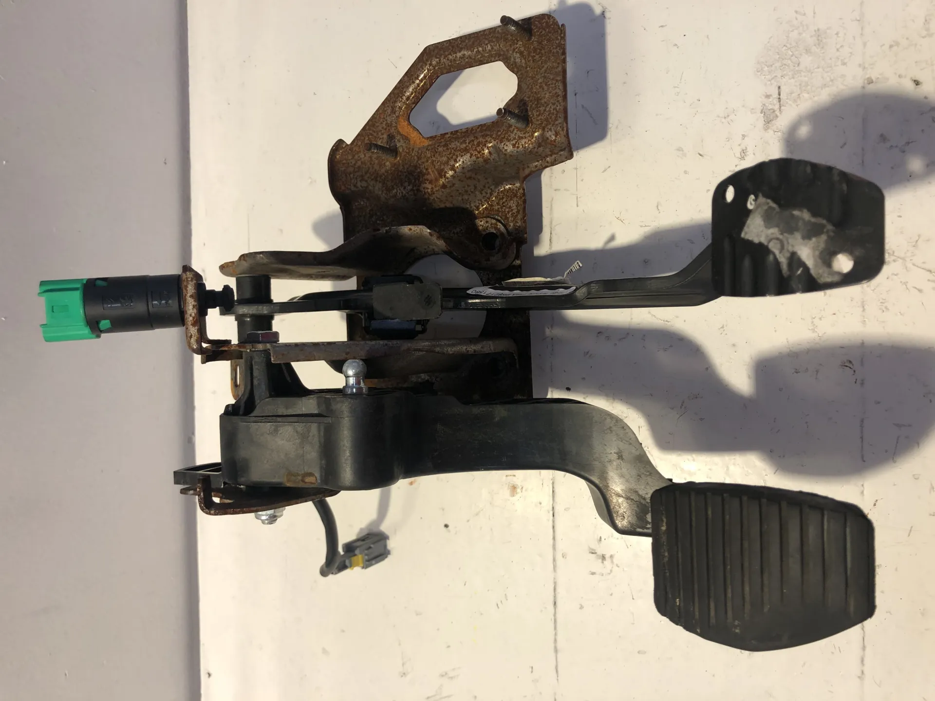 PEDALIERA FRENO + FRIZIONE con codice 9682171580 da CITROEN C3 Serie (09>15) 1400 Benzina (2013)