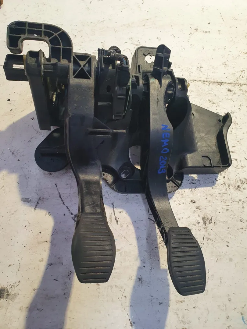 PEDALIERA FRENO + FRIZIONE con codice 0657.115 / T213.0518581990E da CITROEN Nemo Serie (08>18) 1300 Diesel (2013)