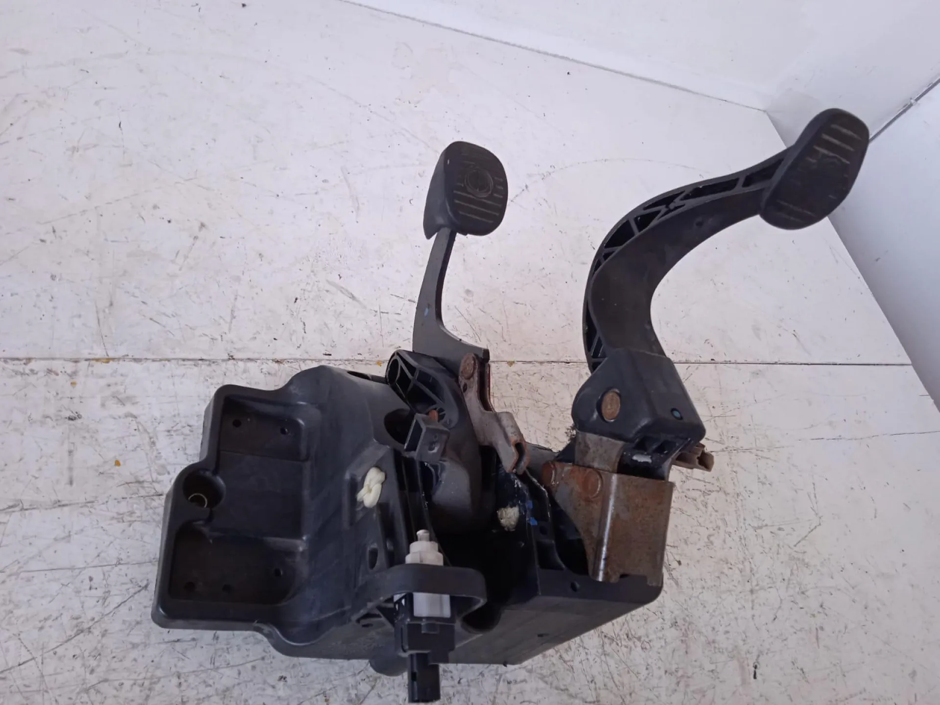 PEDALIERA FRENO + FRIZIONE con codice 3801920006 da LANCIA Delta 3Â° Serie 2000 Diesel con codice motore 198A5000/198A5000 (2010)