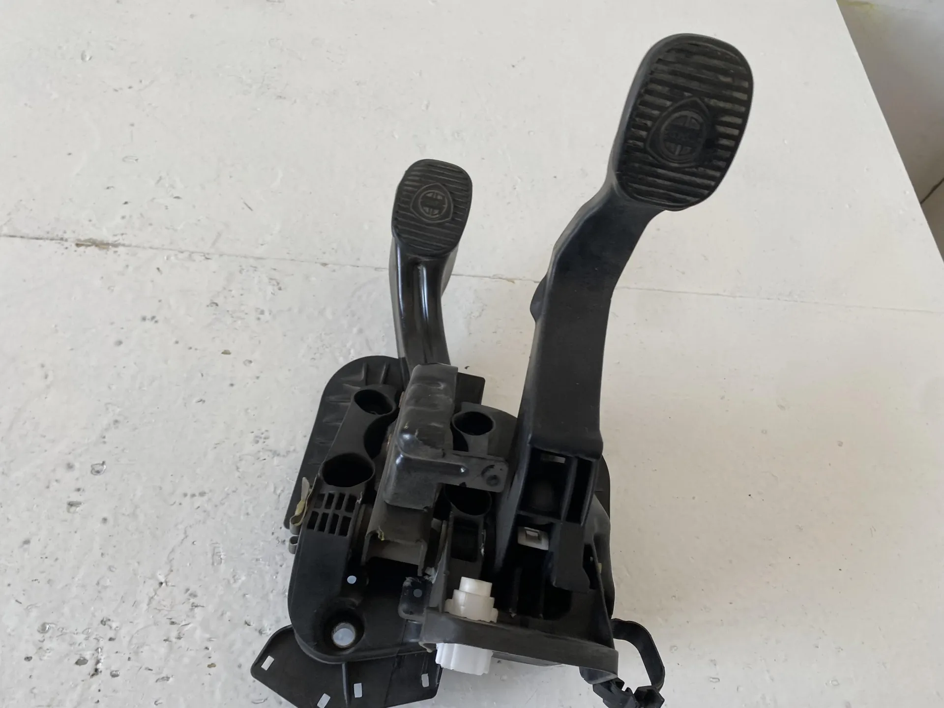 PEDALIERA FRENO + FRIZIONE con codice 3808430008 da LANCIA Ypsilon 2Â° Serie 1200 Benzina (2007)
