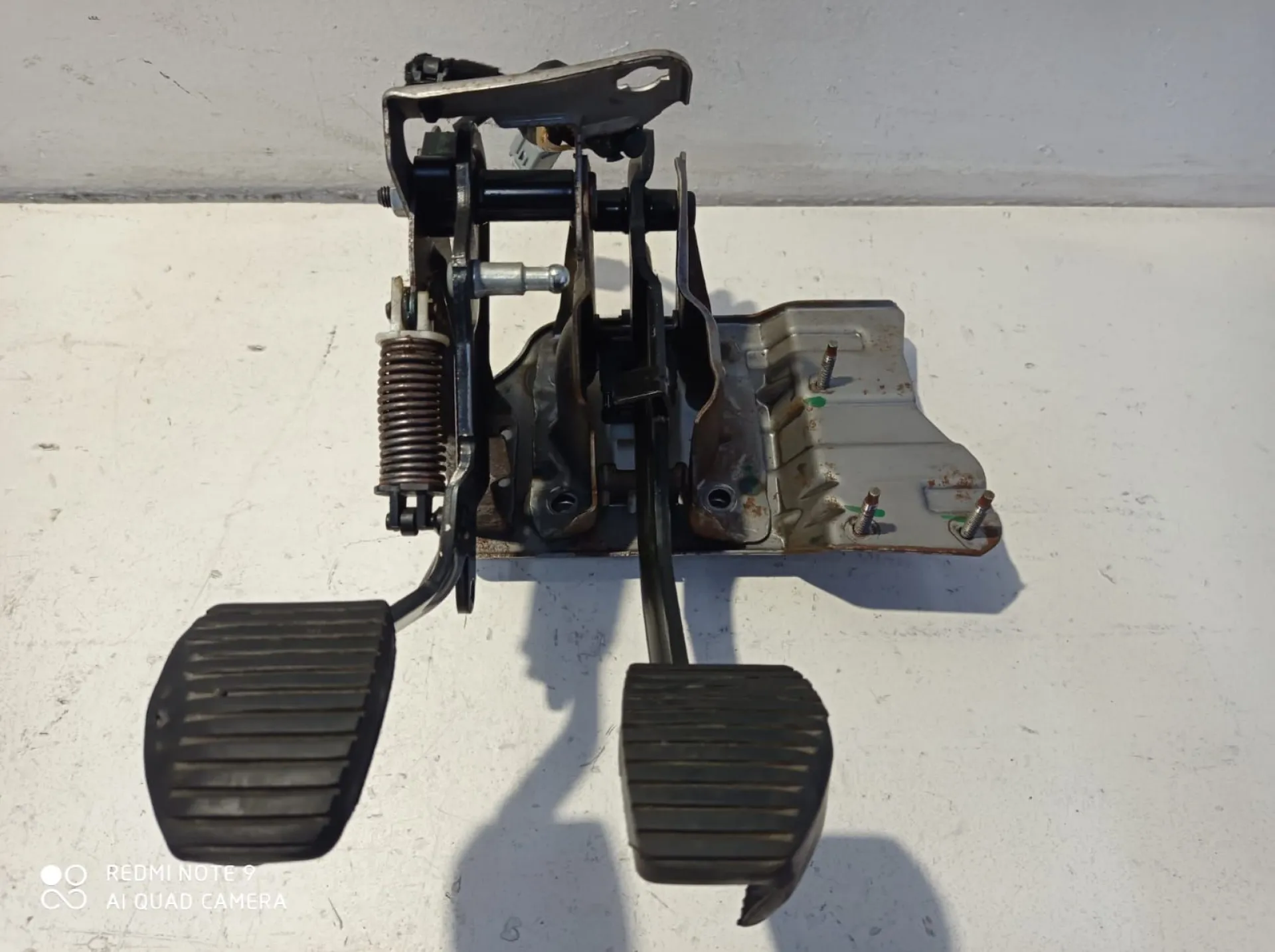 PEDALIERA FRENO + FRIZIONE con codice 84PHRA0401667 da PEUGEOT 207 2Â° Serie 1400 Diesel (2011)