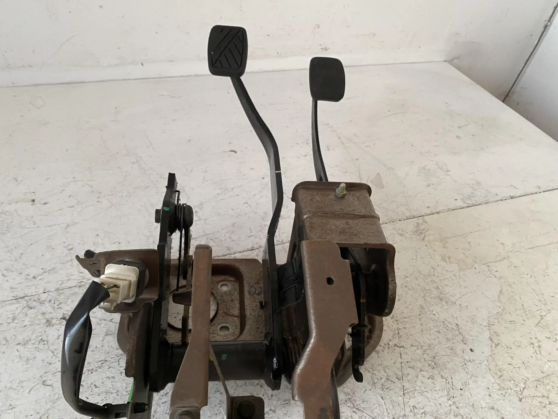 PEDALIERA FRENO + FRIZIONE con codice 49600 51K50 000 da SUZUKI Splash 1Â° Serie 1200 Benzina con codice motore K12B/K12B (2013)