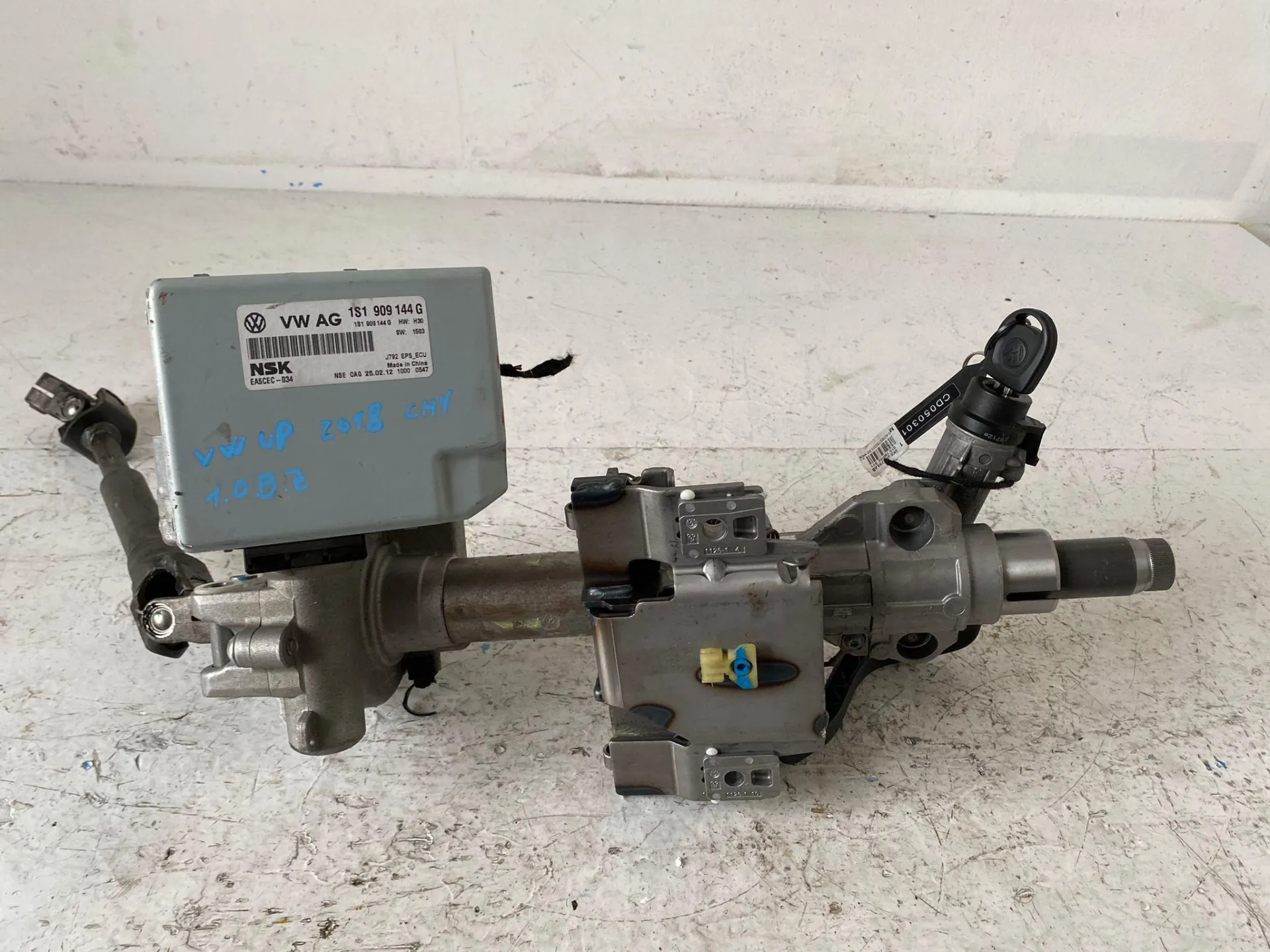 PIANTONE STERZO con codice 1S1 909 144 G da VOLKSWAGEN Up Serie (122) (16>) 1000 Benzina con codice motore CHY/CHY (2018)
