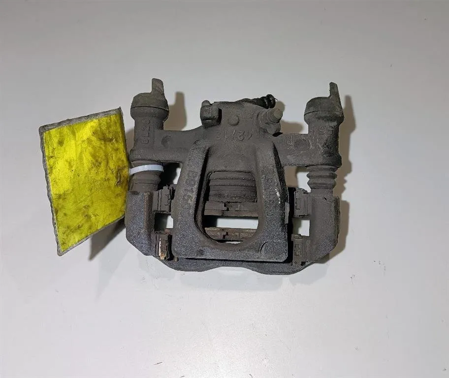 PINZA FRENO POSTERIORE DESTRA con codice A4474208100 da MERCEDES Vito Serie (W447) (14>) 1950 diesel (2021)
