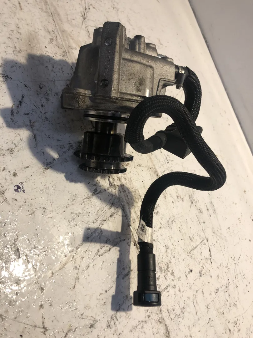 POMPA CARBURANTE con codice 7797906.04 / 1305132229 da BMW Serie 1 Serie (E87) (04>07) 2000 Diesel (2006)