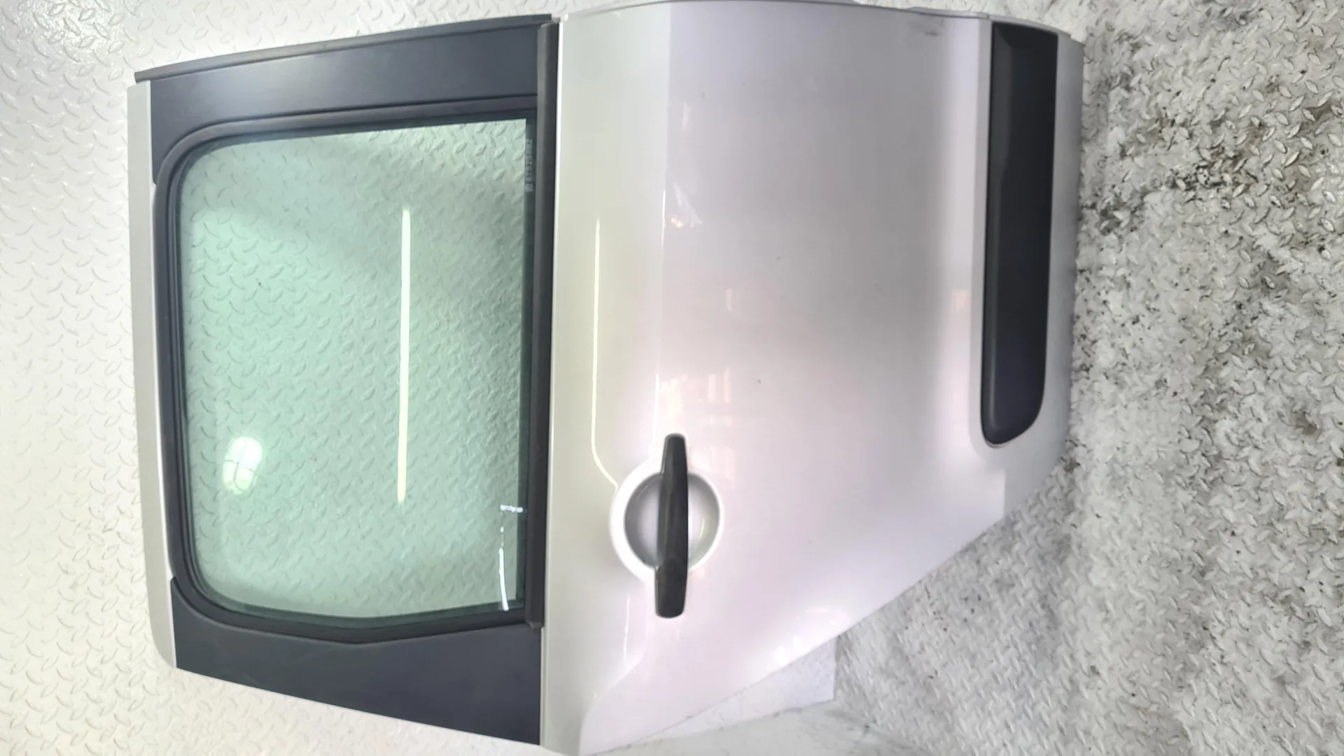 PORTIERA POSTERIORE DESTRA con codice 9008V6 da CITROEN C3 Picasso (08>)