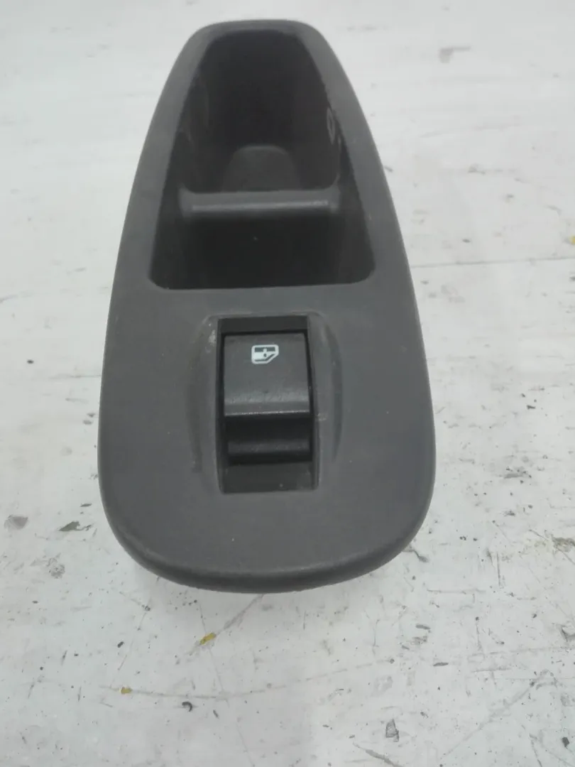 735600120 / 00283155 / 7355897380X PULSANTIERA ANTERIORE DESTRA PASSEGGERO FIAT 500 L Serie (351_352) (12>) 1400 Benzina (2015)