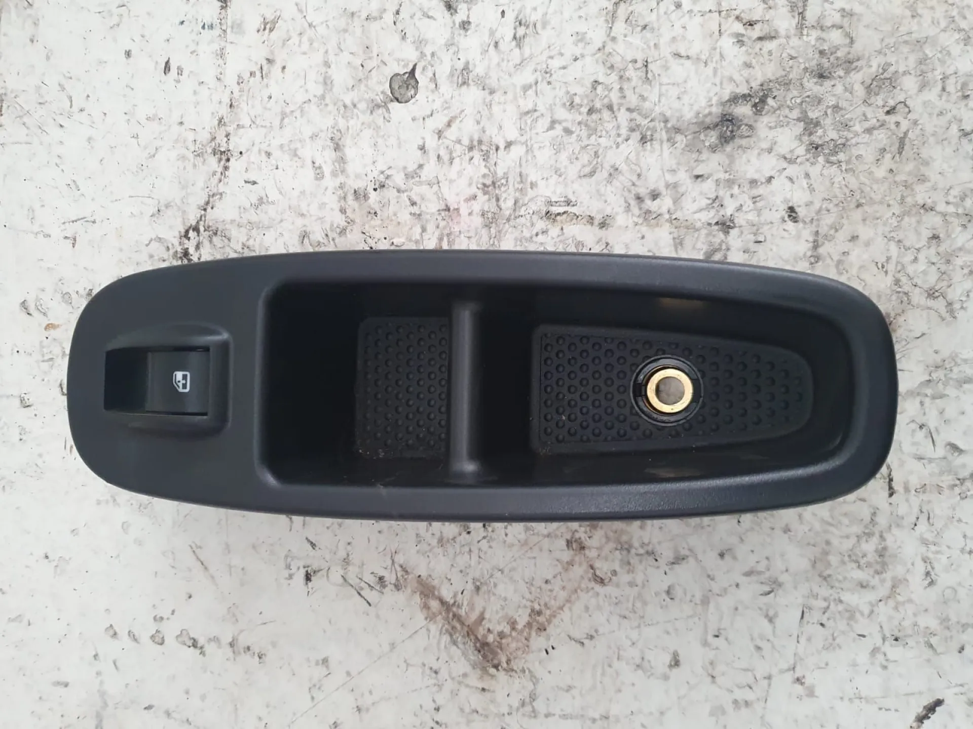PULSANTIERA ANTERIORE DESTRA PASSEGGERO con codice 735589738 da FIAT 500 L Serie (351_352) (12>) Benzina (2015)