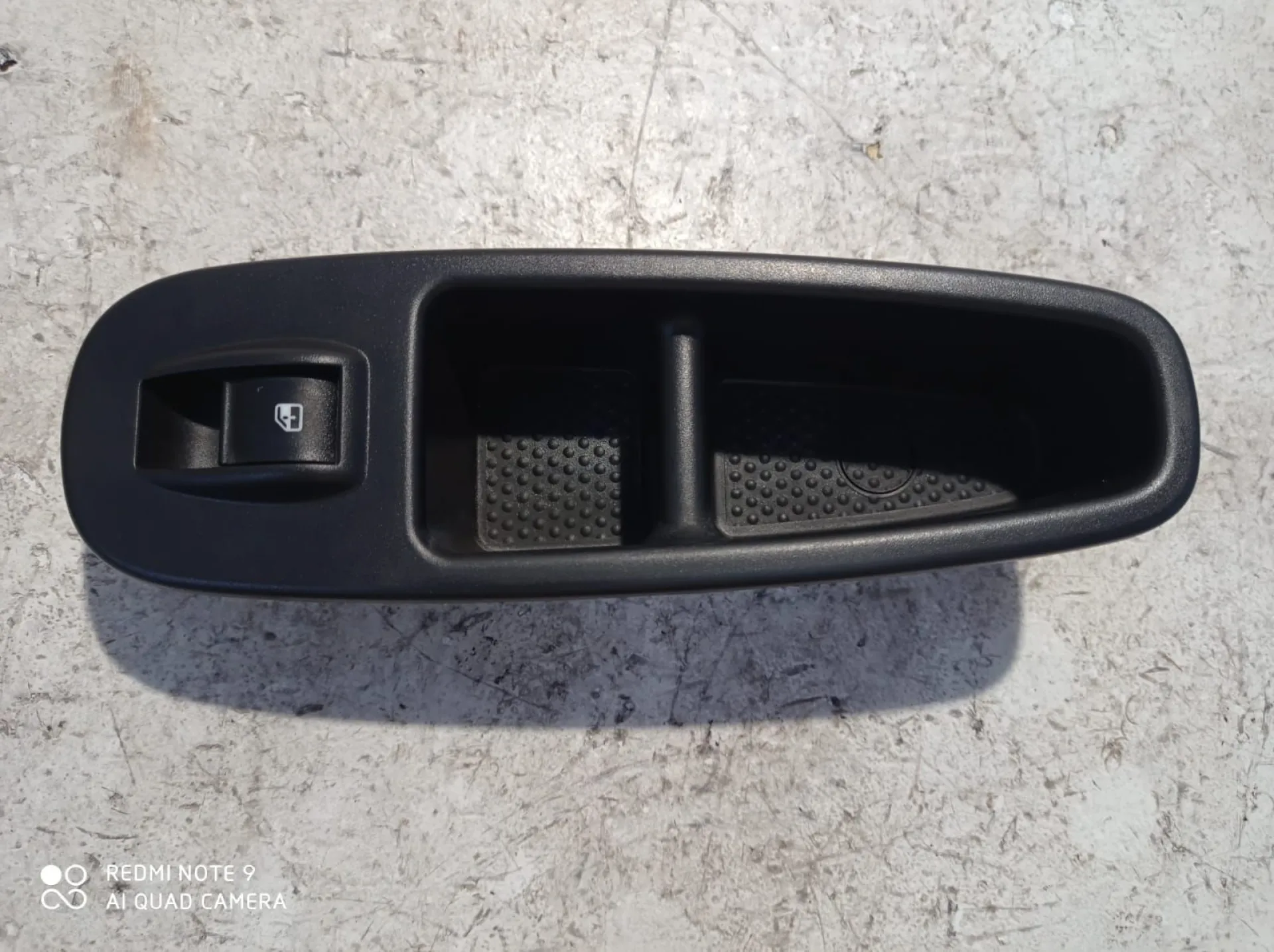 PULSANTIERA ANTERIORE DESTRA PASSEGGERO con codice 7355550190 da FIAT 500 L Serie (351_352) (12>) Benzina (2015)