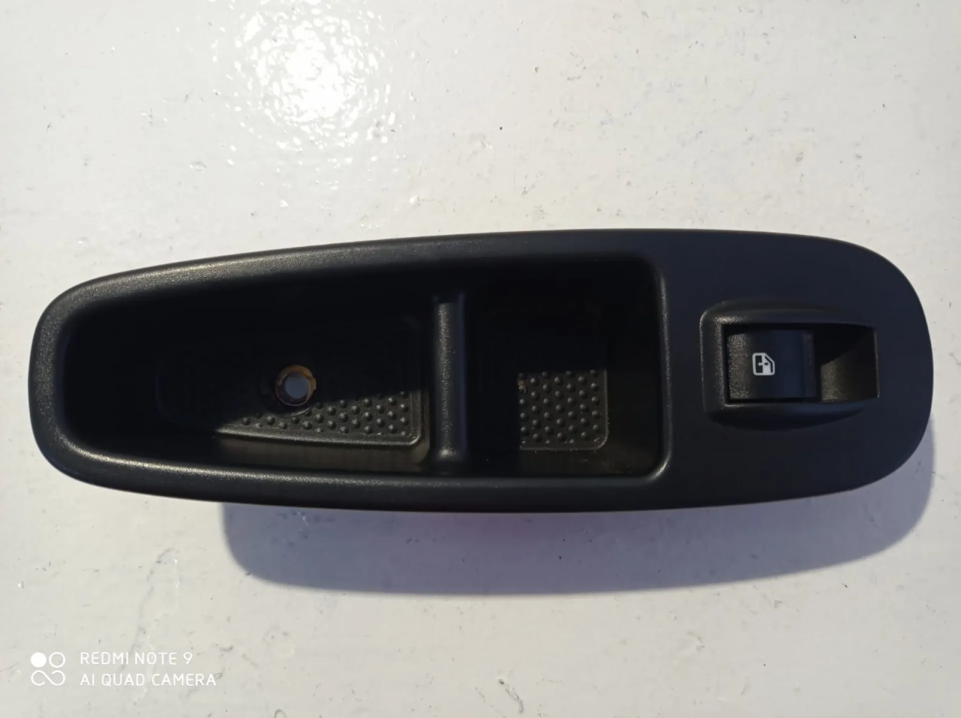 PULSANTIERA ANTERIORE DESTRA PASSEGGERO con codice 735521260 da FIAT 500 L Serie (351_352) (12>) Diesel (2015)