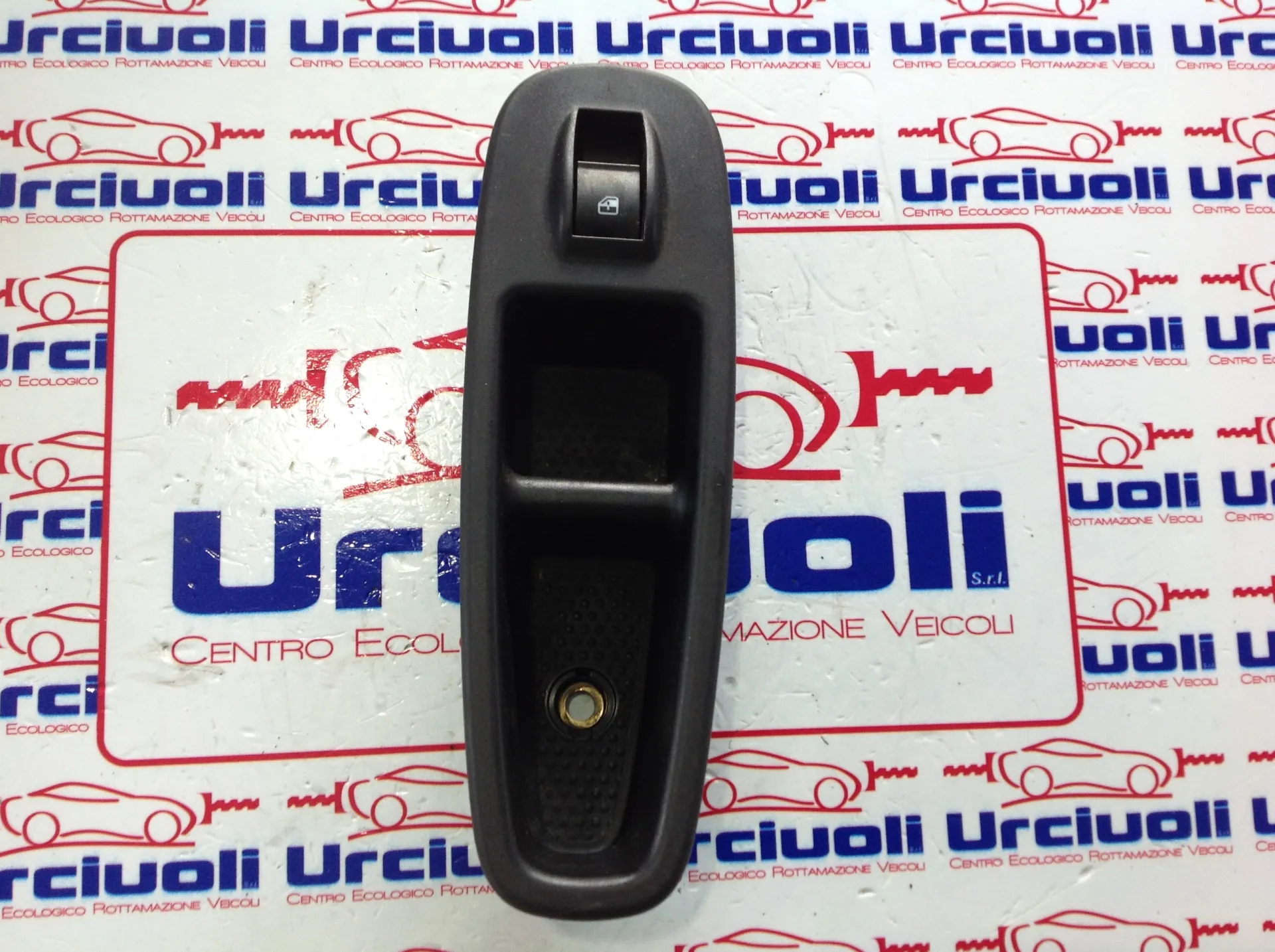 PULSANTIERA ANTERIORE DESTRA PASSEGGERO con codice 735521260 da FIAT 500 L Serie (351_352) (12>) Diesel