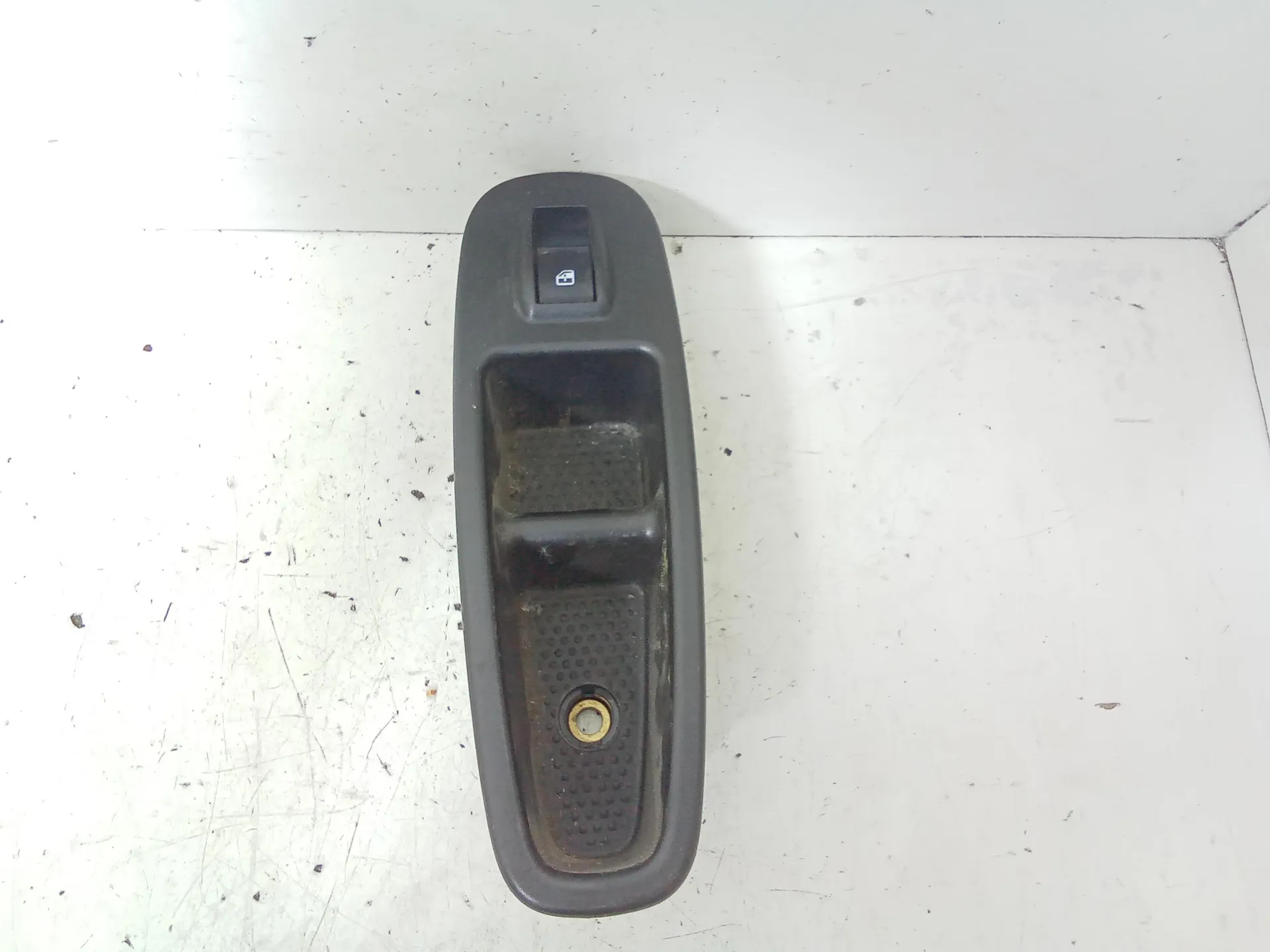 PULSANTIERA ANTERIORE DESTRA PASSEGGERO con codice 735600120 da FIAT 500 L Serie (351_352) (12>) 1600 Diesel 88 kW / 120 CV (2014)