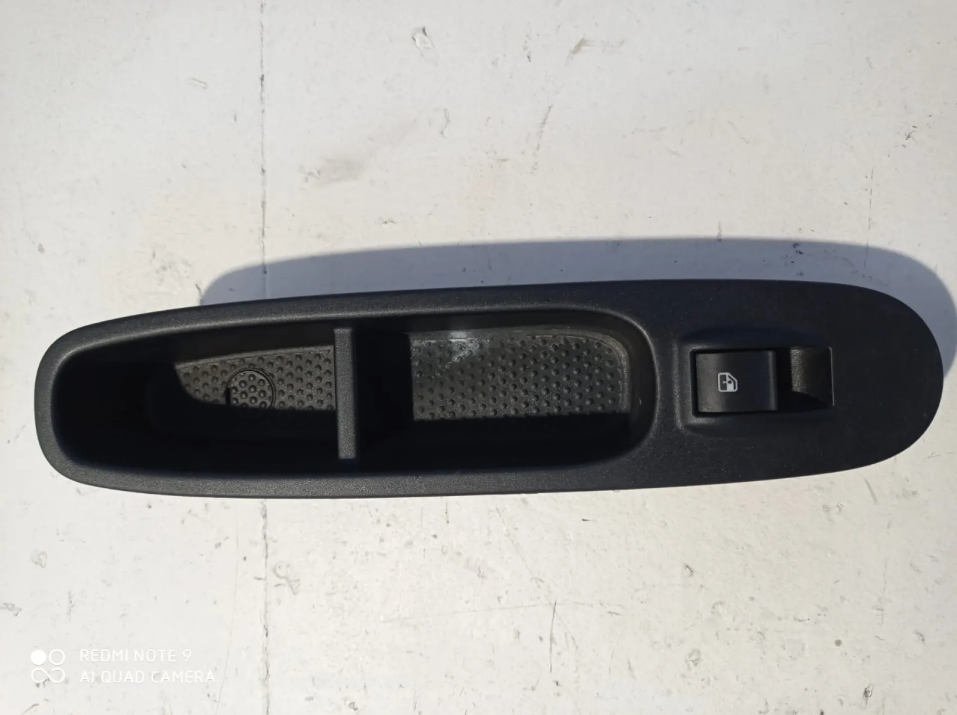 PULSANTIERA ANTERIORE DESTRA PASSEGGERO con codice 735531347 da LANCIA Ypsilon 3Â° Serie Benzina (2011)
