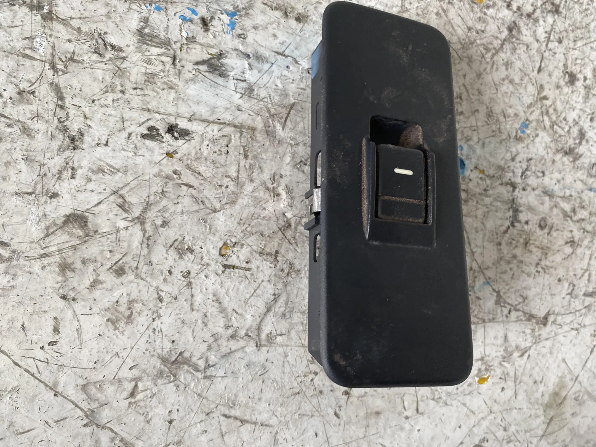 PULSANTIERA ANTERIORE DESTRA PASSEGGERO con codice YUD501070PVJ da LAND ROVER Range Rover SPORT (05>13) Diesel (2006)