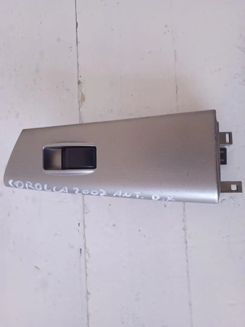 PULSANTIERA ANTERIORE DESTRA PASSEGGERO con codice 54035102 da TOYOTA Corolla Berlina 4Â° Serie 1400 Diesel (2007)