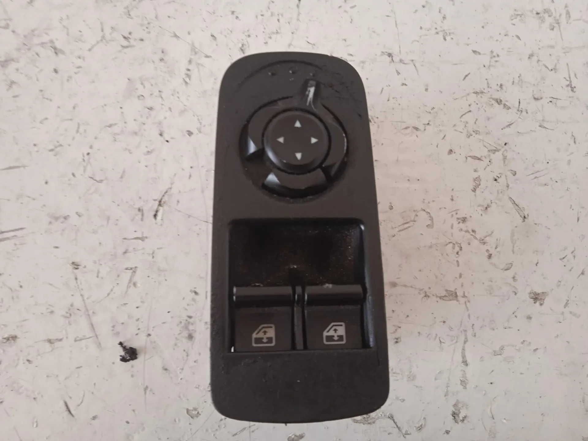 PULSANTIERA ANTERIORE SINISTRA GUIDA con codice 30170304 da ALFA ROMEO Mito Serie (955_) (08>) 1600 Diesel (2012)