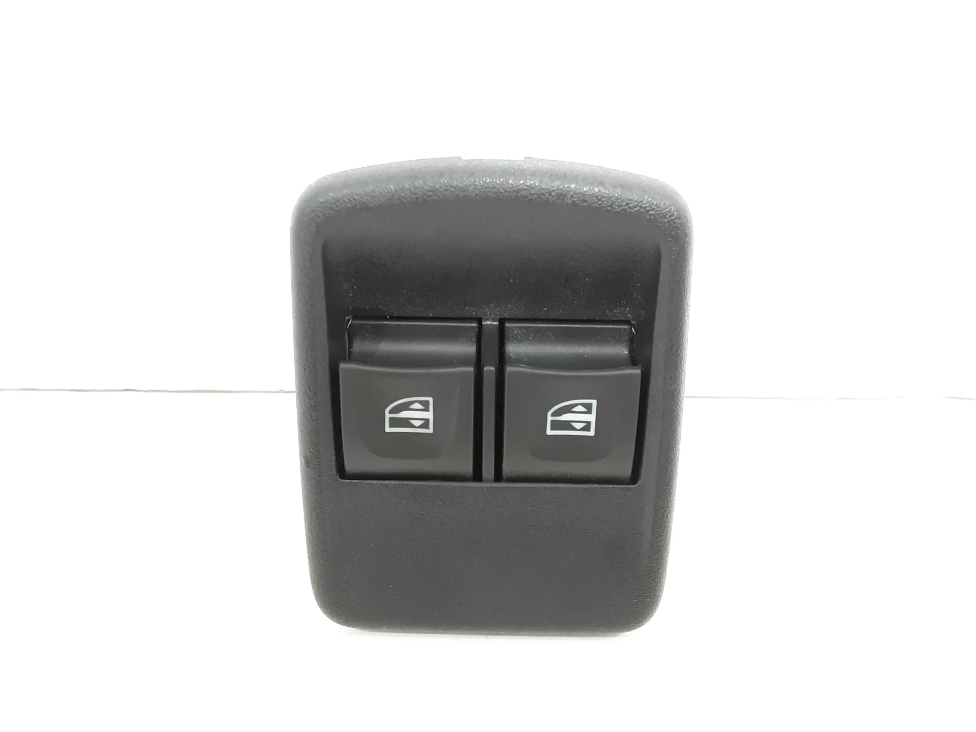 PULSANTIERA ANTERIORE SINISTRA con codice 254116484R da GUIDA DACIA Sandero Serie II (12>20) 1000 Bifuel/Gas 74 kW / 101 CV con codice motore H4D D4/H4D 450, H4D 460 (2020)