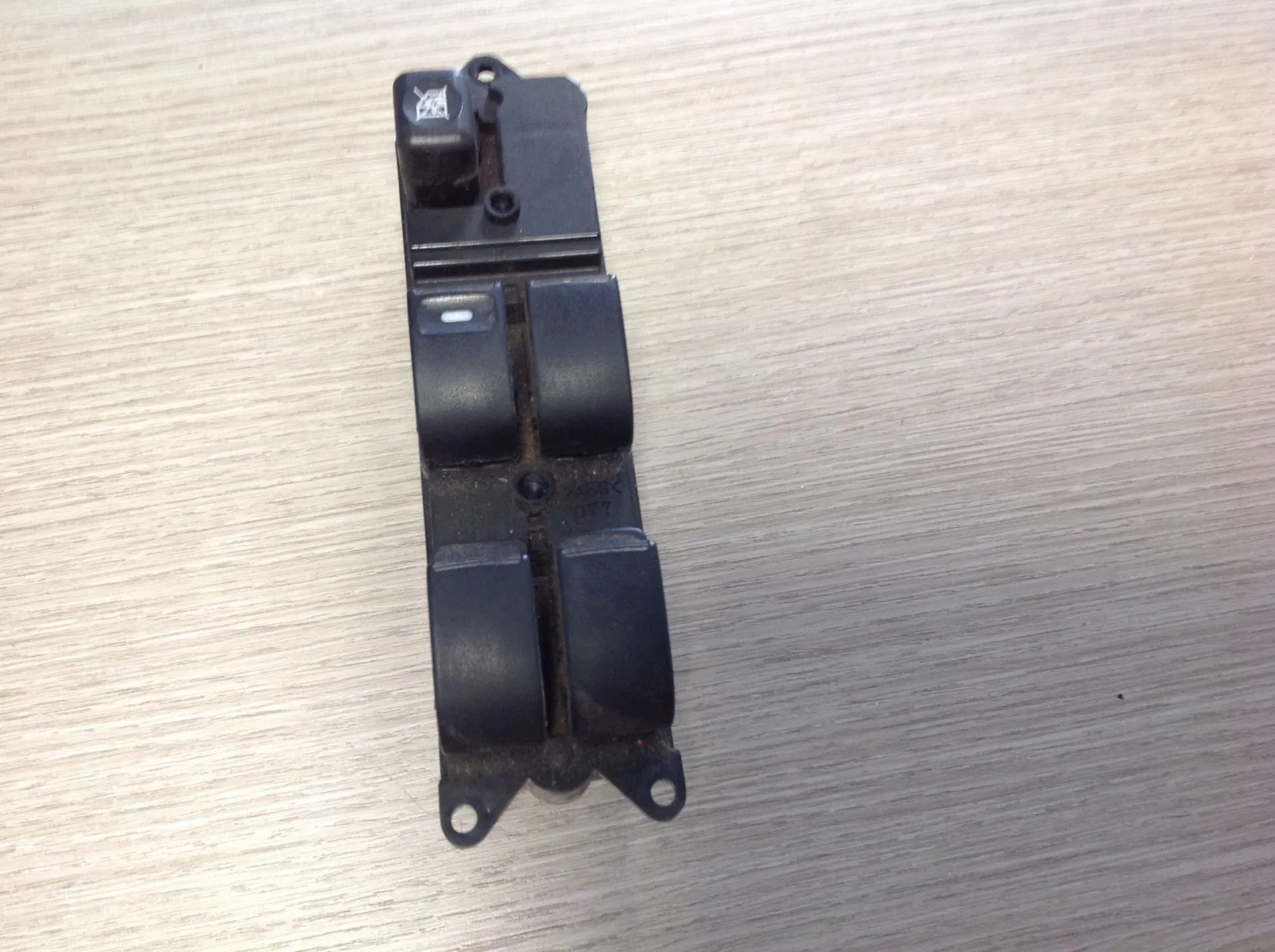 PULSANTIERA ANTERIORE SINISTRA GUIDA con codice mn141066 da MITSUBISHI Grandis 1Â° Serie Diesel (2006)