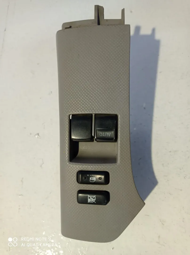 PULSANTIERA ANTERIORE SINISTRA GUIDA con codice 742320D110 da TOYOTA Yaris Serie (08>11) 1300 Diesel (2009)
