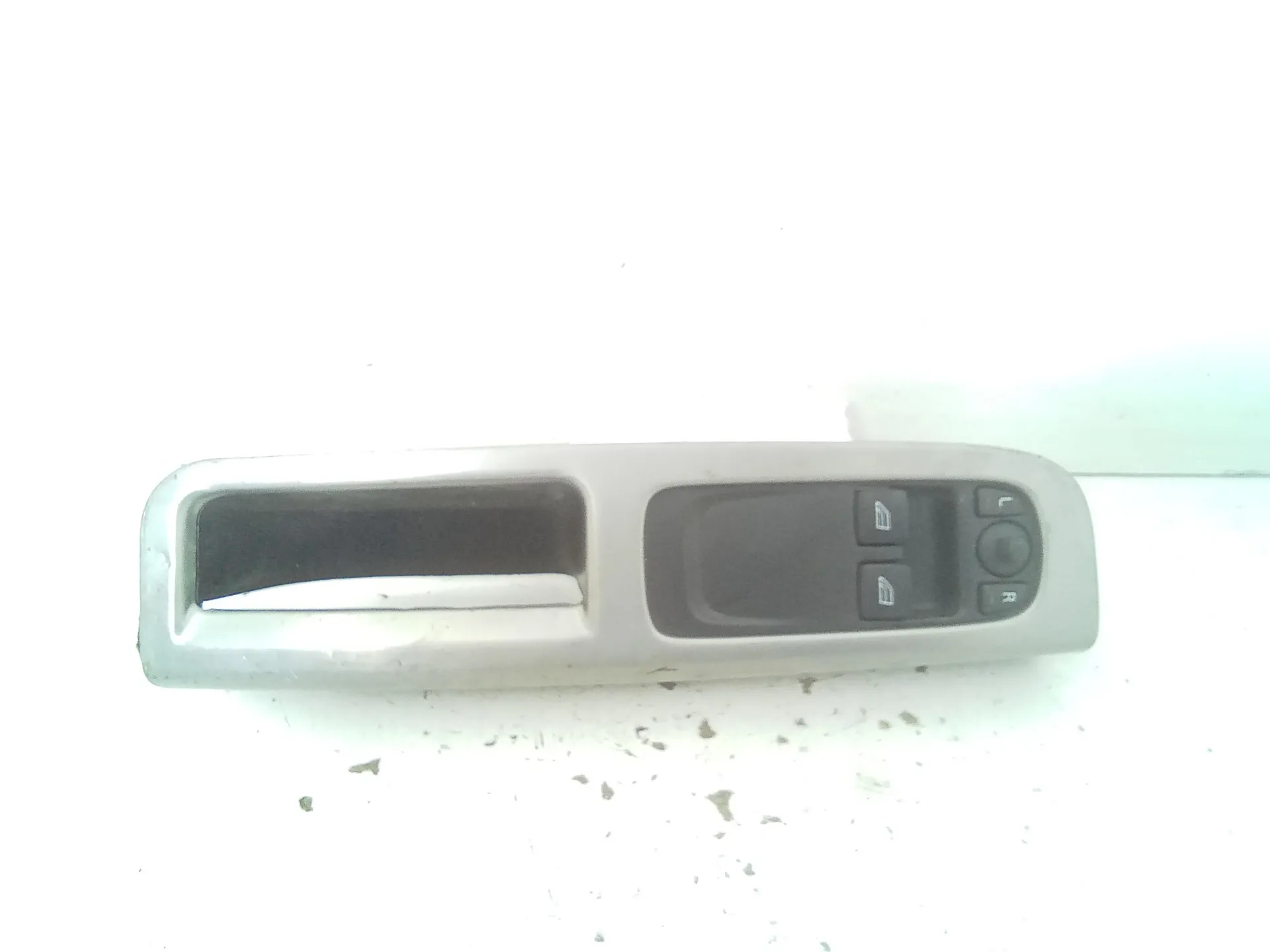 PULSANTIERA ANTERIORE SINISTRA GUIDA con codice 30710783 da VOLVO C30 1Â° Serie (2006)