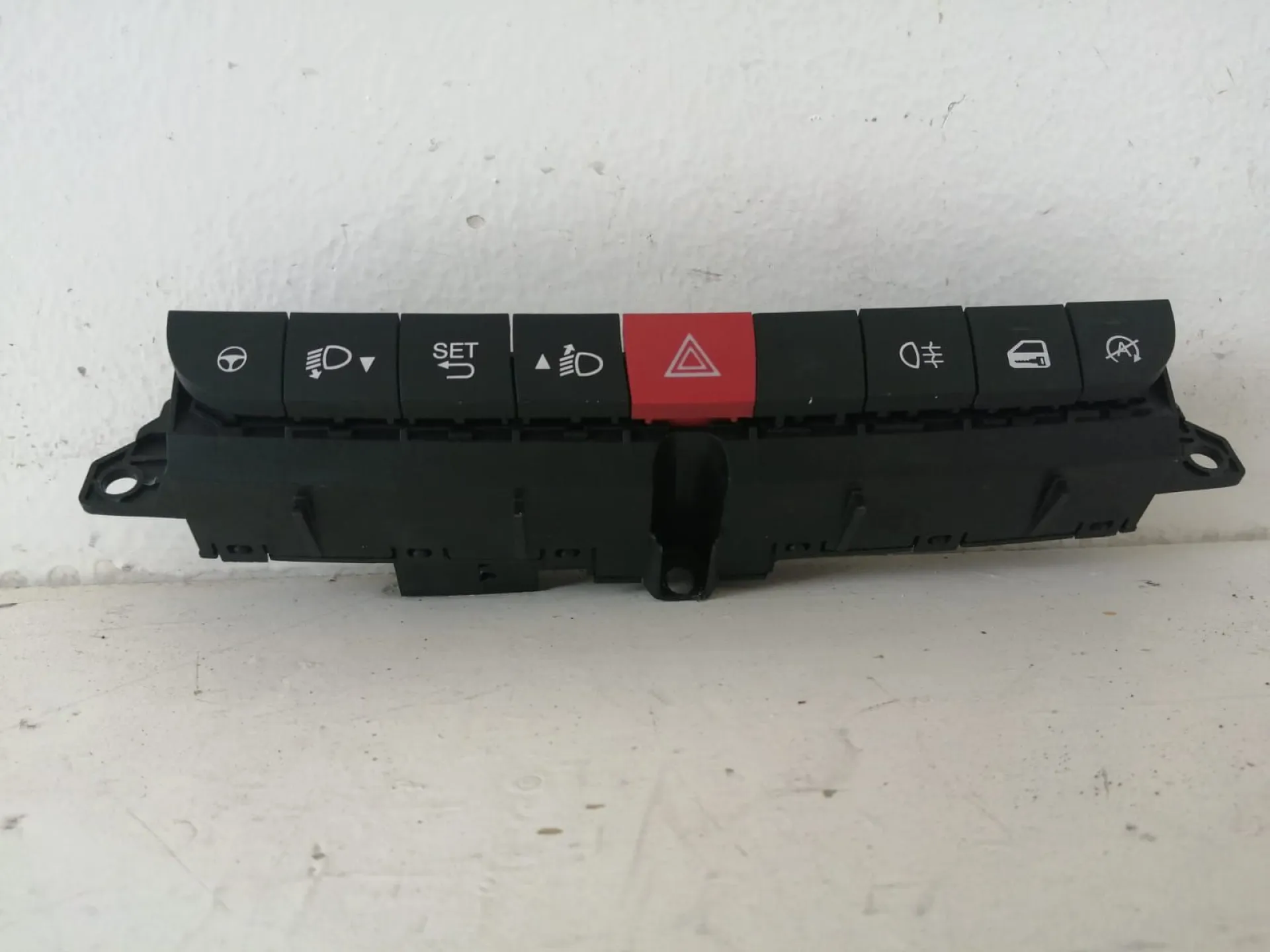 PULSANTIERA CENTRALE con codice 7356000890 da FIAT 500 L Serie (351_352) (12>) 1300 Diesel (2016)