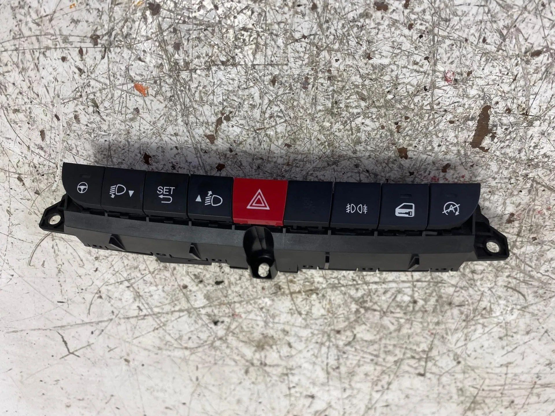 PULSANTIERA CENTRALE con codice 735591877 da FIAT 500 L Serie (351_352) (12>) 1300 Diesel (2014)