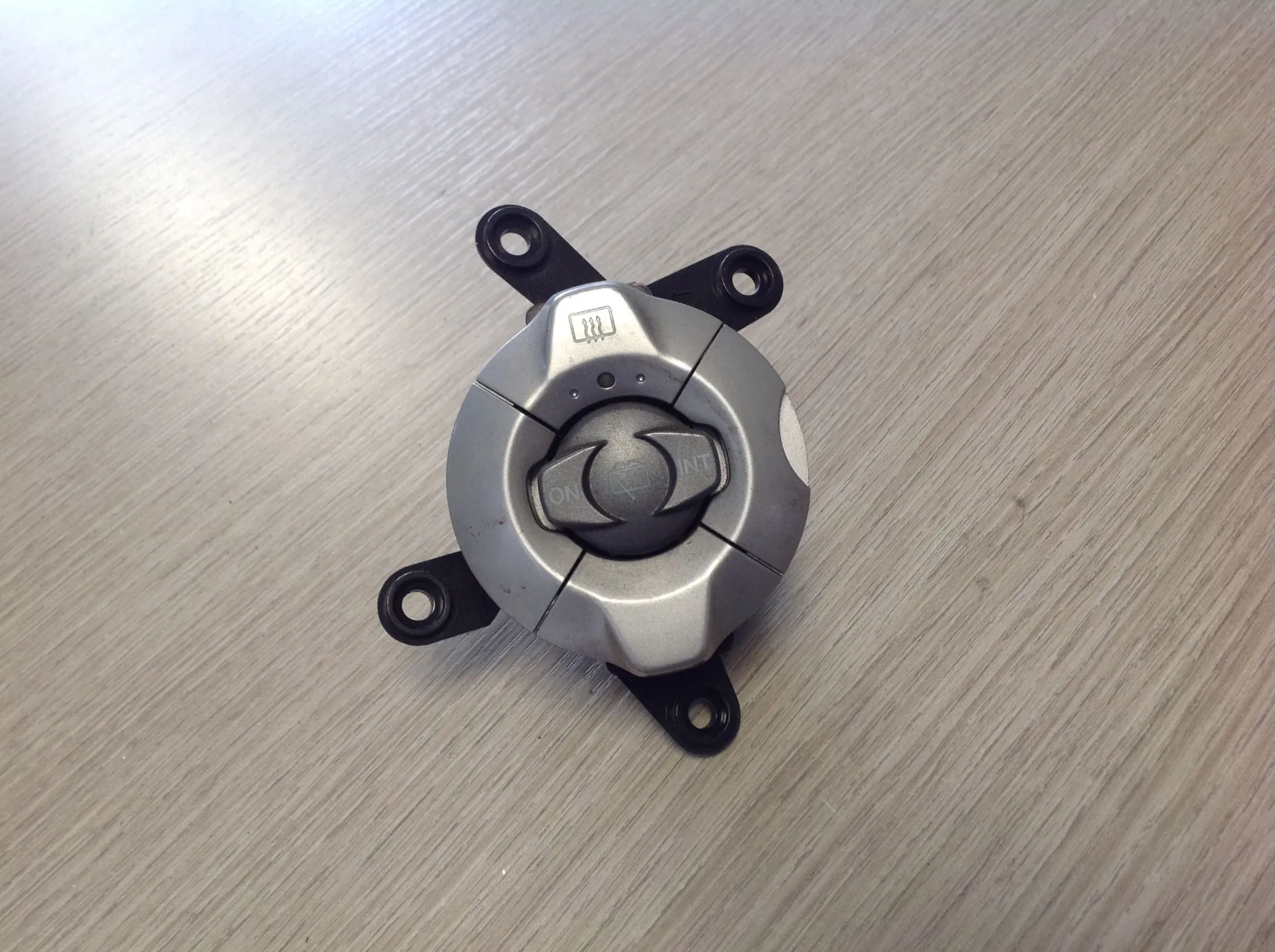 93710-27500 93610-27500 93701-27610 PULSANTIERA CENTRALE HYUNDAI CoupÃ© 2Â° Serie Benzina (2000)