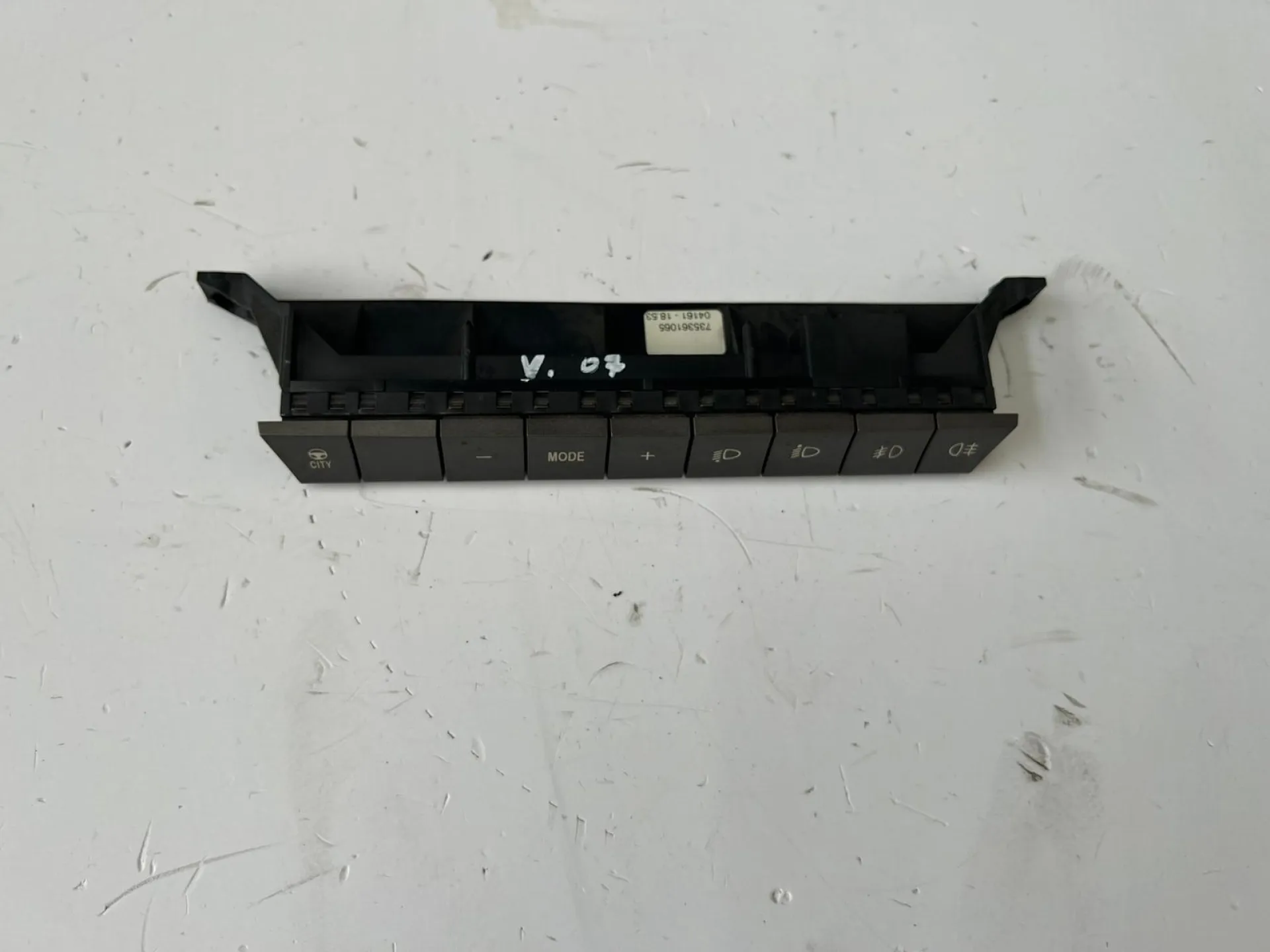 Pulsantiera centrale Lancia Ypsilon 1.3 D del 2007 CODICE RICAMBIO : 735361065