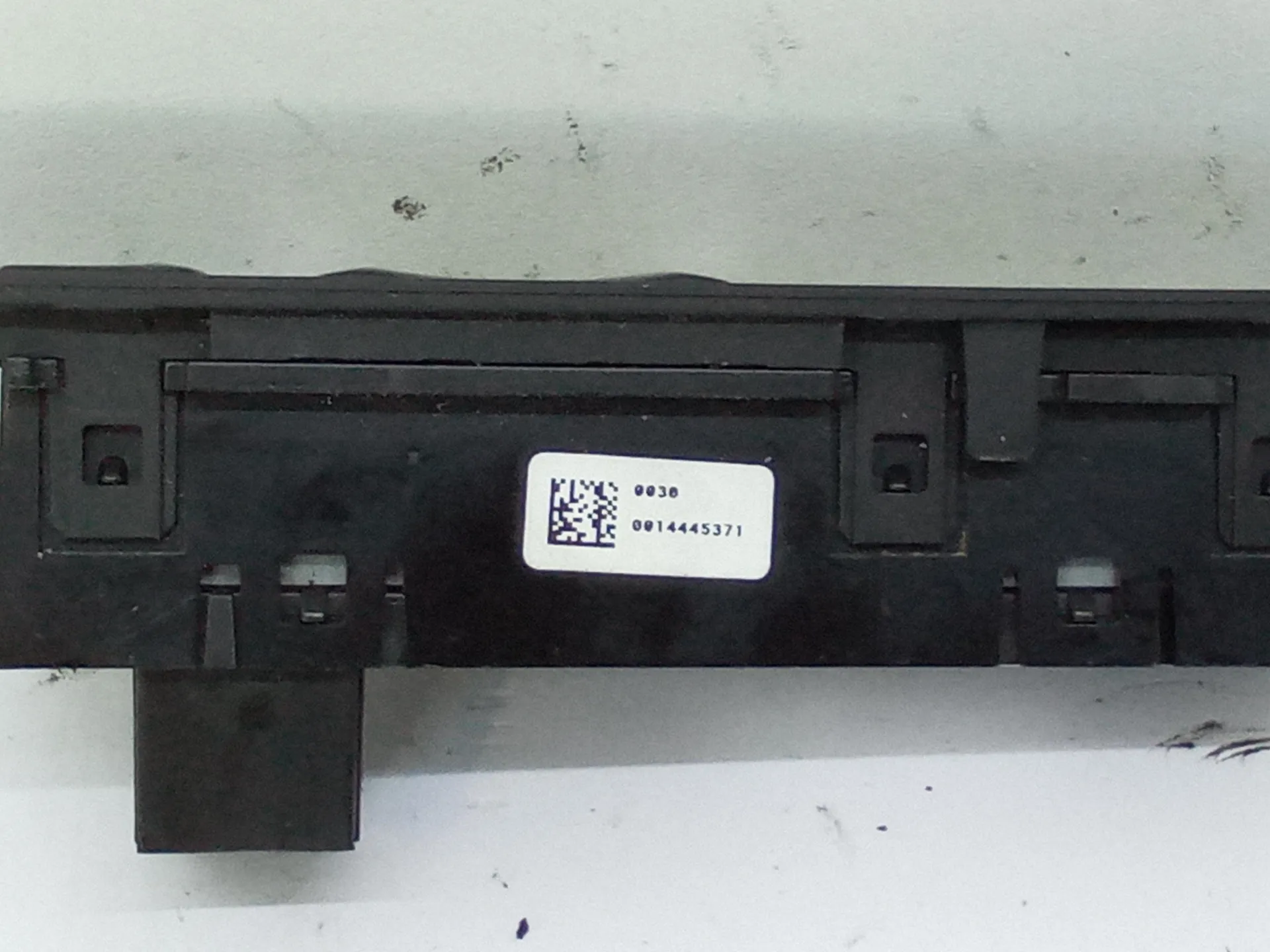 PULSANTIERA CONTROLLO REGOLAZIONE SOSPENSIONI con codice 9552911-02 da BMW Serie 1 F20 (11>19) Benzina (2013)