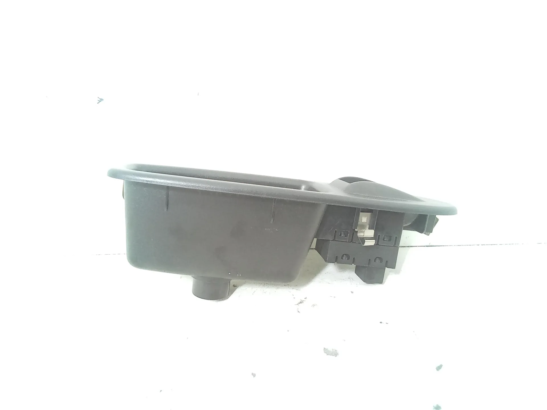 PULSANTIERA POSTERIORE DESTRA con codice 73555551570 da FIAT 500 L Serie (351_352) (12>) Diesel (2016)