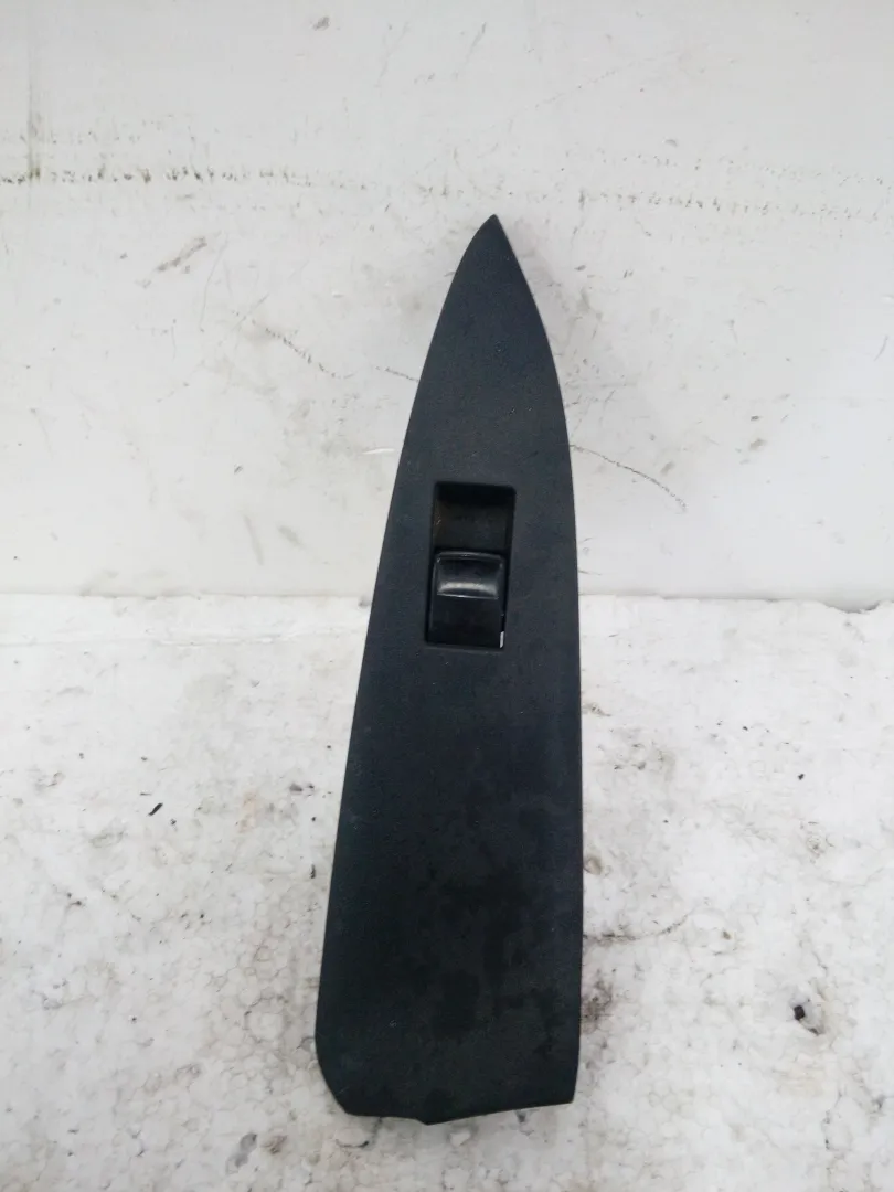 ALZAVETRO MANUALE POST DX PASSEGGERO con codice 7427142010 da TOYOTA Rav4 5Â° Serie Diesel (2010)