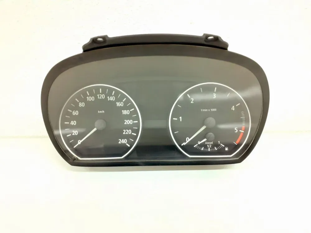 QUADRO STRUMENTI con codice 102495231 da BMW Serie 1 Serie (E87) (04>07) 2000 Diesel 90 (2005)