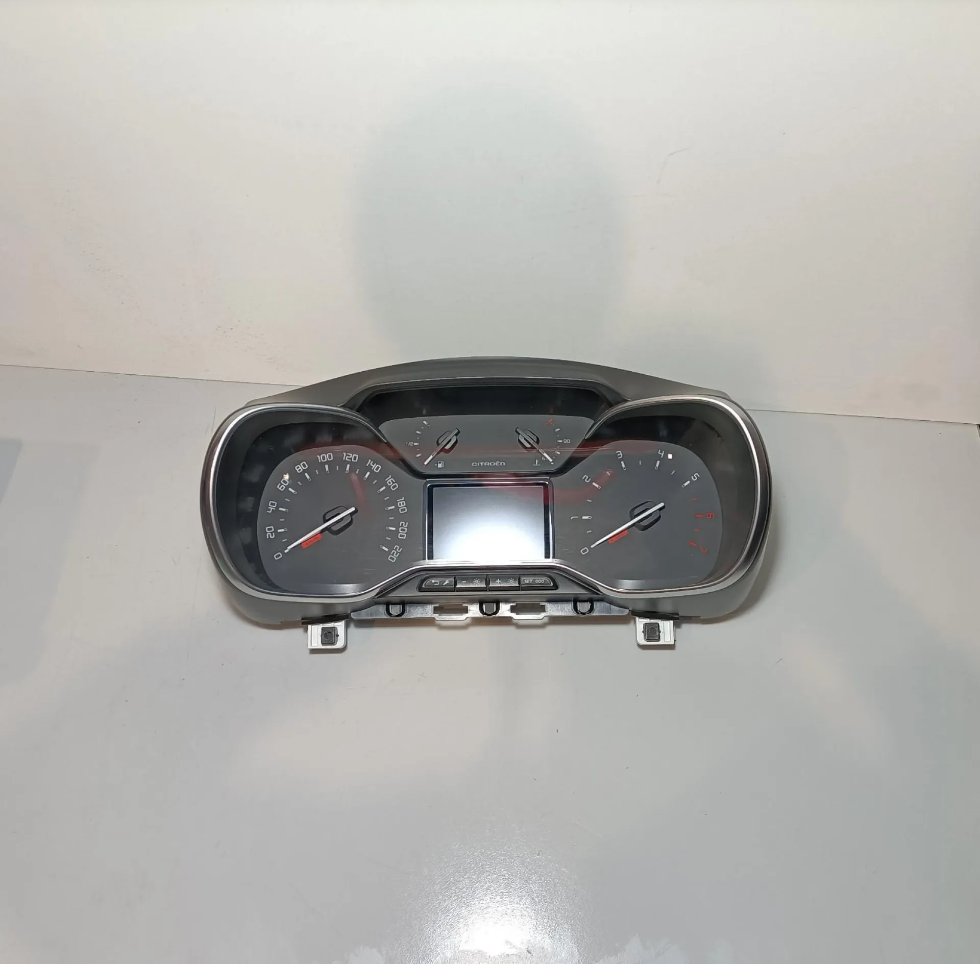 QUADRO STRUMENTI CENTRALE LIVELLI con codice 9813361680 da CITROEN C3 1Â° Serie 1200 Benzina 60 kW / 82 CV con codice motore HM03/HMZ (EB2F) (2018)