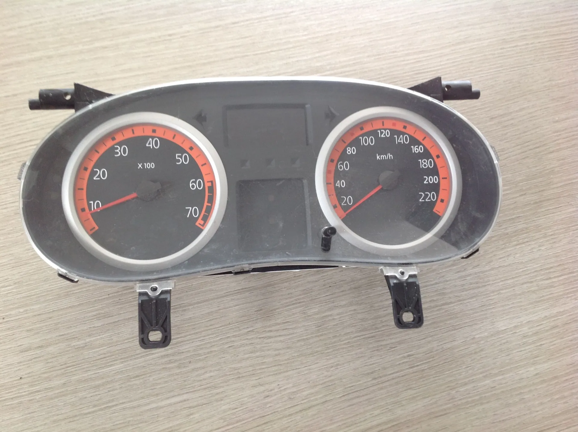 QUADRO STRUMENTI con codice P8200366585 da RENAULT Clio Serie (01>05) Benzina (2003)
