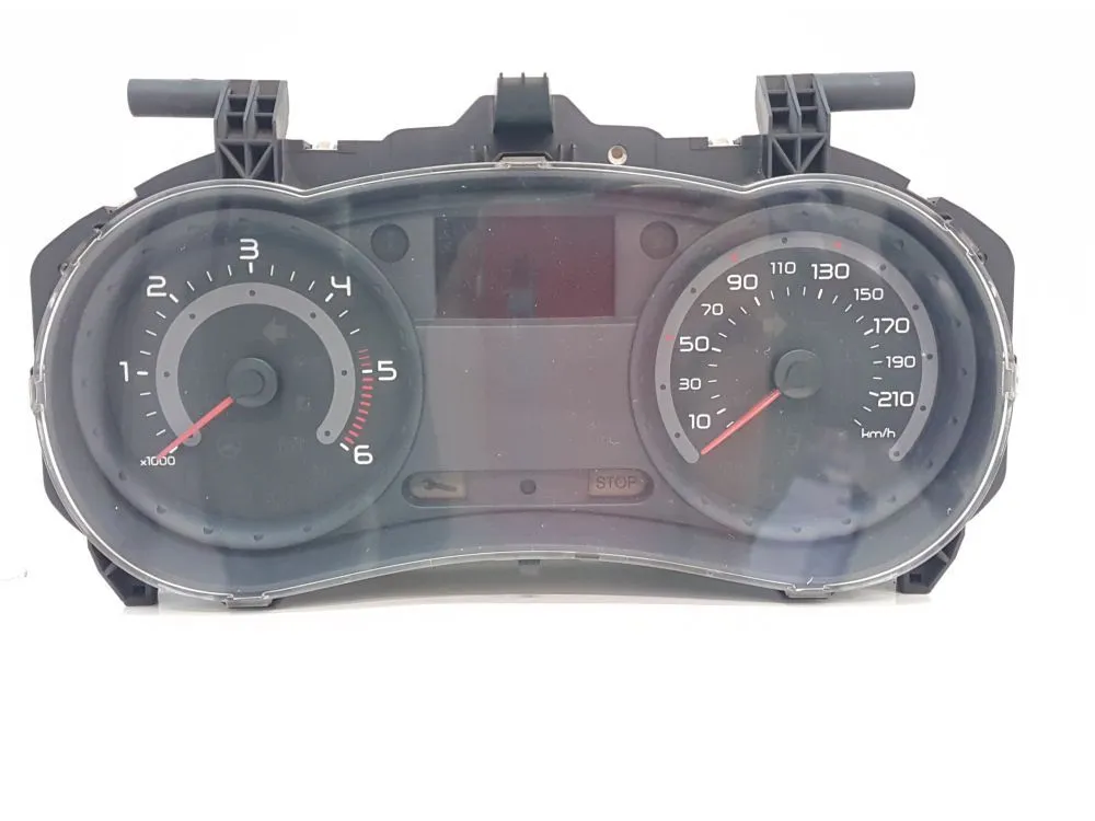 QUADRO STRUMENTI con codice 8200582702 da RENAULT Clio Serie (04>08) 1500 Diesel 50 (2007)