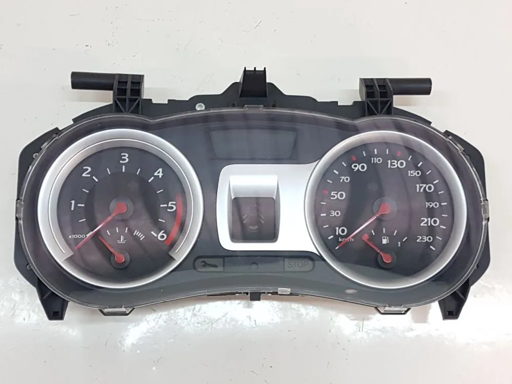 QUADRO STRUMENTI con codice 8200582705 da RENAULT Clio Serie (04>08) 1500 Diesel 63 (2007)