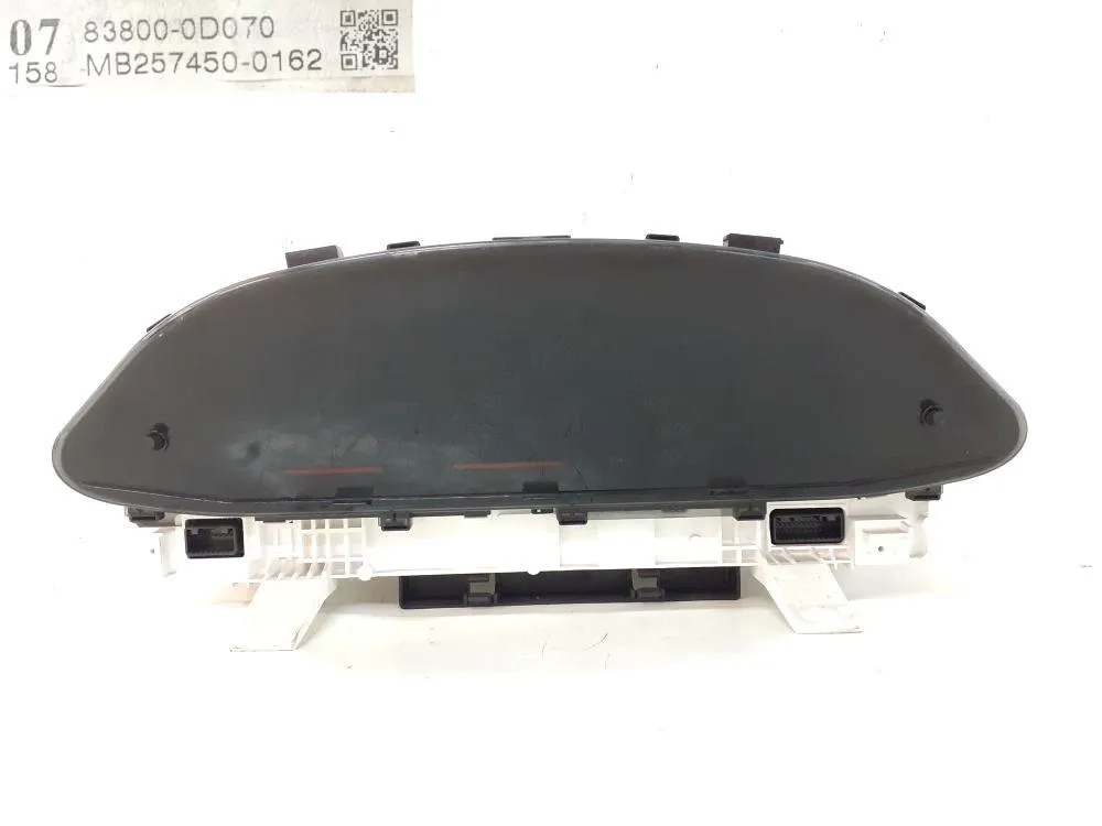 QUADRO STRUMENTI con codice 83800D070 da TOYOTA Yaris Serie (08>11) 1000 Benzina 51 (2011)