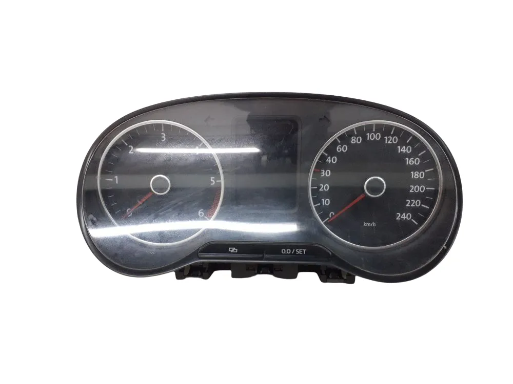 QUADRO STRUMENTI con codice 6R0920861D / 6R0920861F da VOLKSWAGEN Polo 5Â° Serie 1600 Diesel 66 kW / 90 CV con codice motore CAY/CAYB (2010)