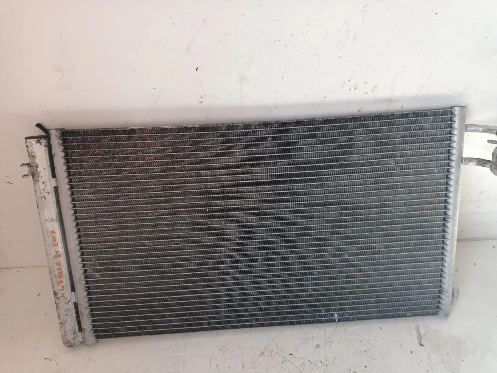 RADIATORE A/C con codice 64.53-6968743 02 da BMW Serie 1 Serie (E87) (07>) 2000 Diesel con codice motore N47D20A/N47D20A (2009)