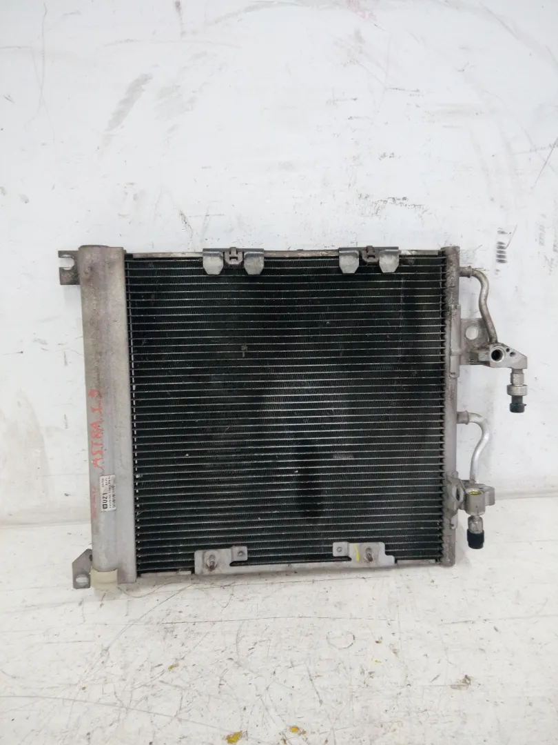 RADIATORE A/C con codice 13129195 da OPEL Astra H Berlina 2Â° serie 1900 Diesel (2010)